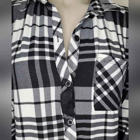 Plaid, 3/4 sleeve top. - Picture 7 of 10